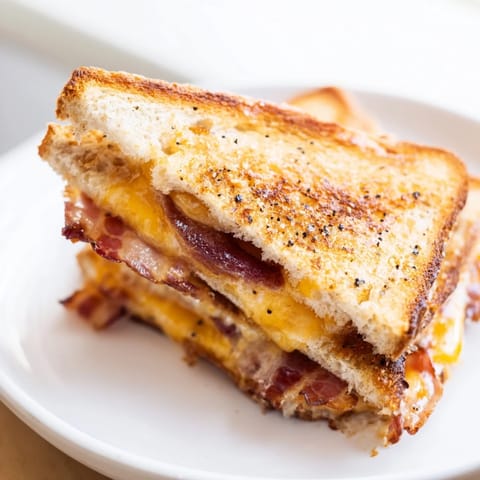 Crispy Bacon Cheddar Sandwich